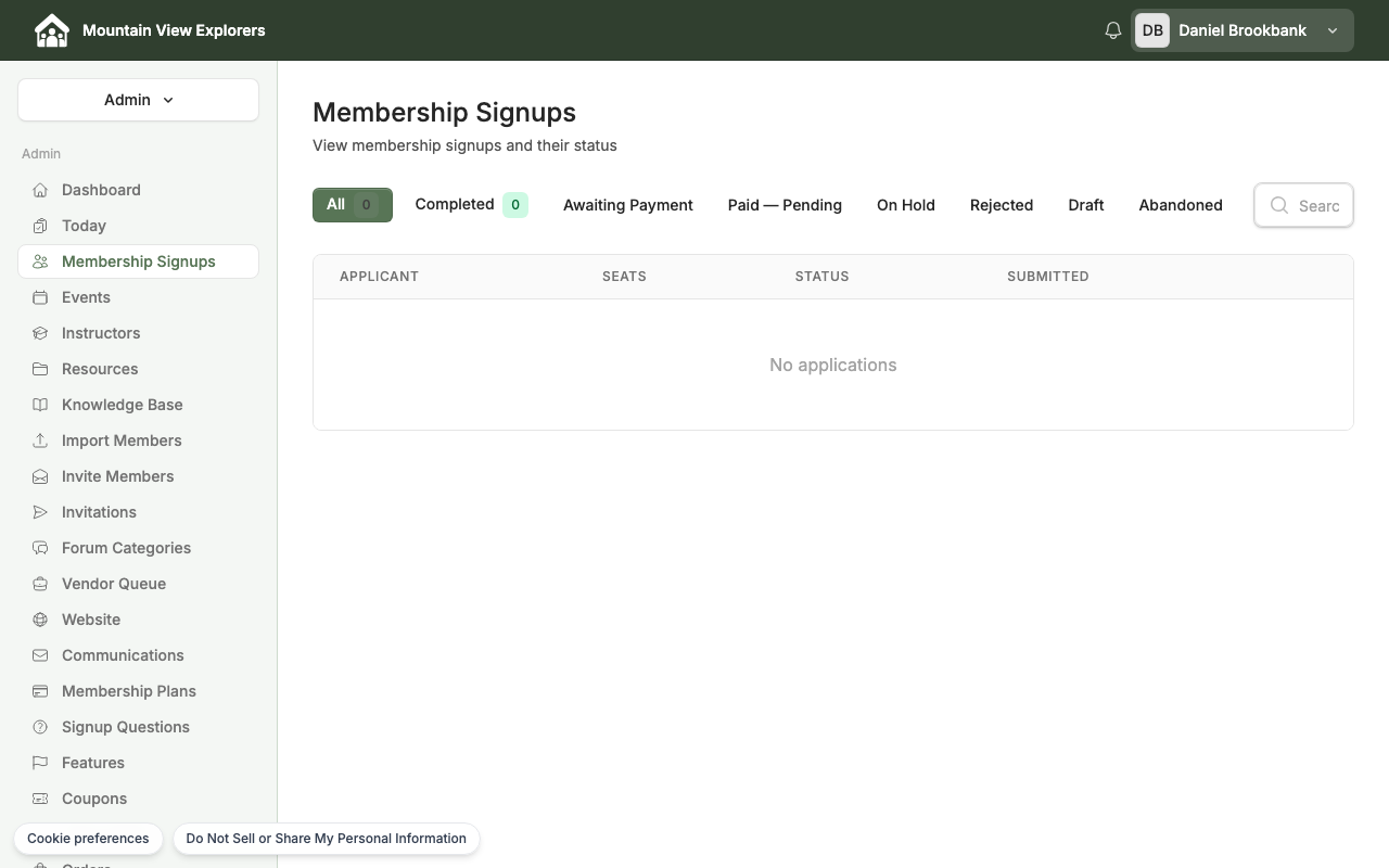 Membership Signups page showing empty state and sidebar navigation — desktop view